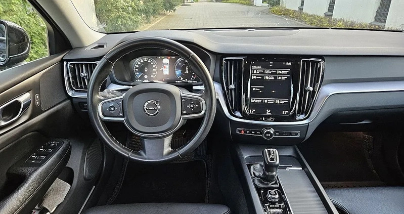 Volvo V60 cena 88000 przebieg: 161000, rok produkcji 2019 z Włocławek małe 277